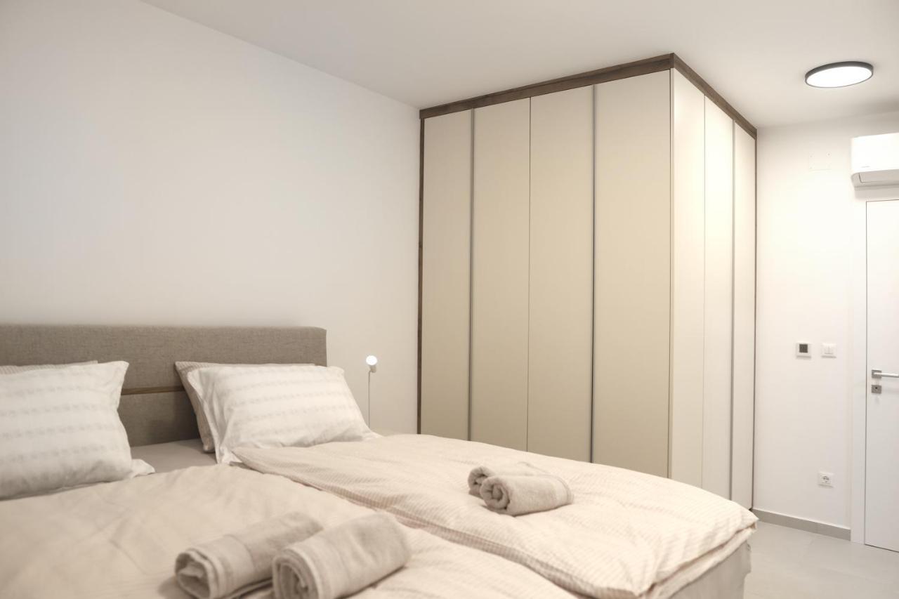 Brand New Apartment With Private Pool นยีวีเซ ภายนอก รูปภาพ